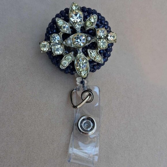 Unique Badge Reel - Picture 1 of 2